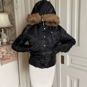 VINTAGE SOUTHPOLE PUFFER SIZE MEDIUM. BLACK WITH BROWN FUR AROUND HOOD